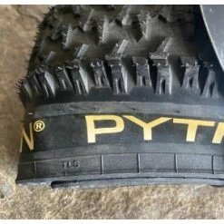 Pneu HUTCHINSON PYTHON 2 26x2.25 RaceRipost XC Tubeless Ready Souple 8 Pneu HUTCHINSON PYTHON 2 26x2.25 RaceRipost XC Tubeless Ready Souple -Promos Vélo Boutique pneu hutchinson python 2 26x225 raceripost xc tubeless ready souple 1
