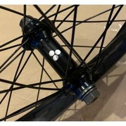 Flybikes Roue Avant Bmx FLYBIKE TREBOL 20" Street Park -Promos Vélo Boutique roue avant bmx flybike trebol 20 street park 3